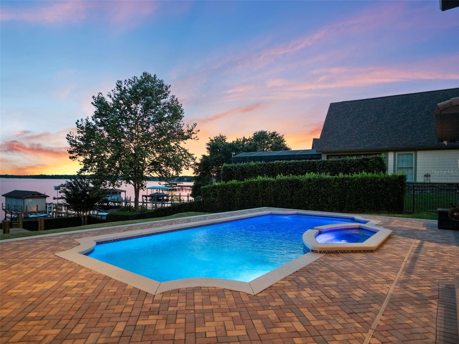 JOHNS LANDING - Residential