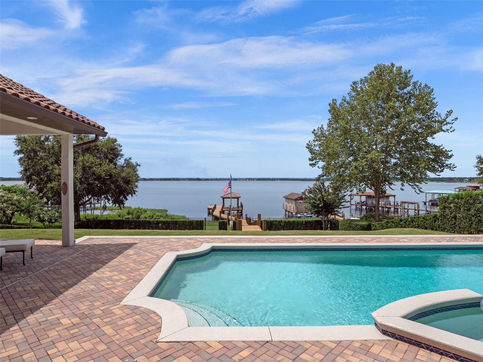JOHNS LANDING - Residential