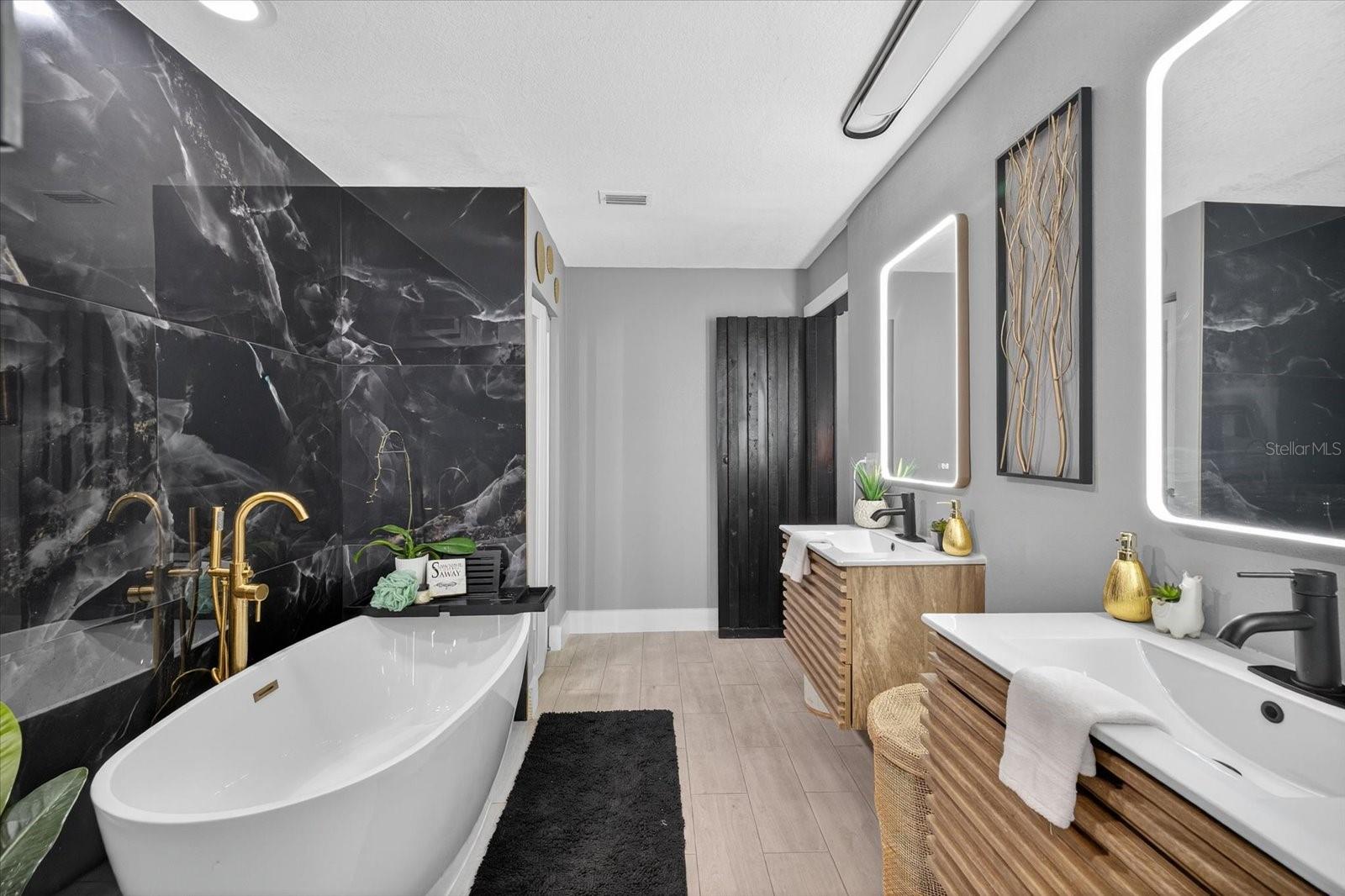 FLOR A MAR - Residential