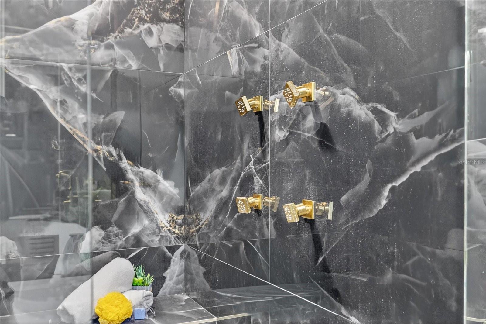 FLOR A MAR - Residential