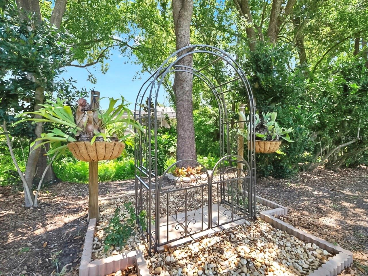 RIVER HILLS COUNTRY CLUB PARCE - Residential