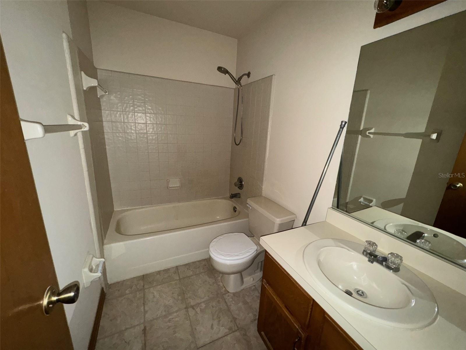 ROCKWOOD VILLAS UNIT II - Residential Lease