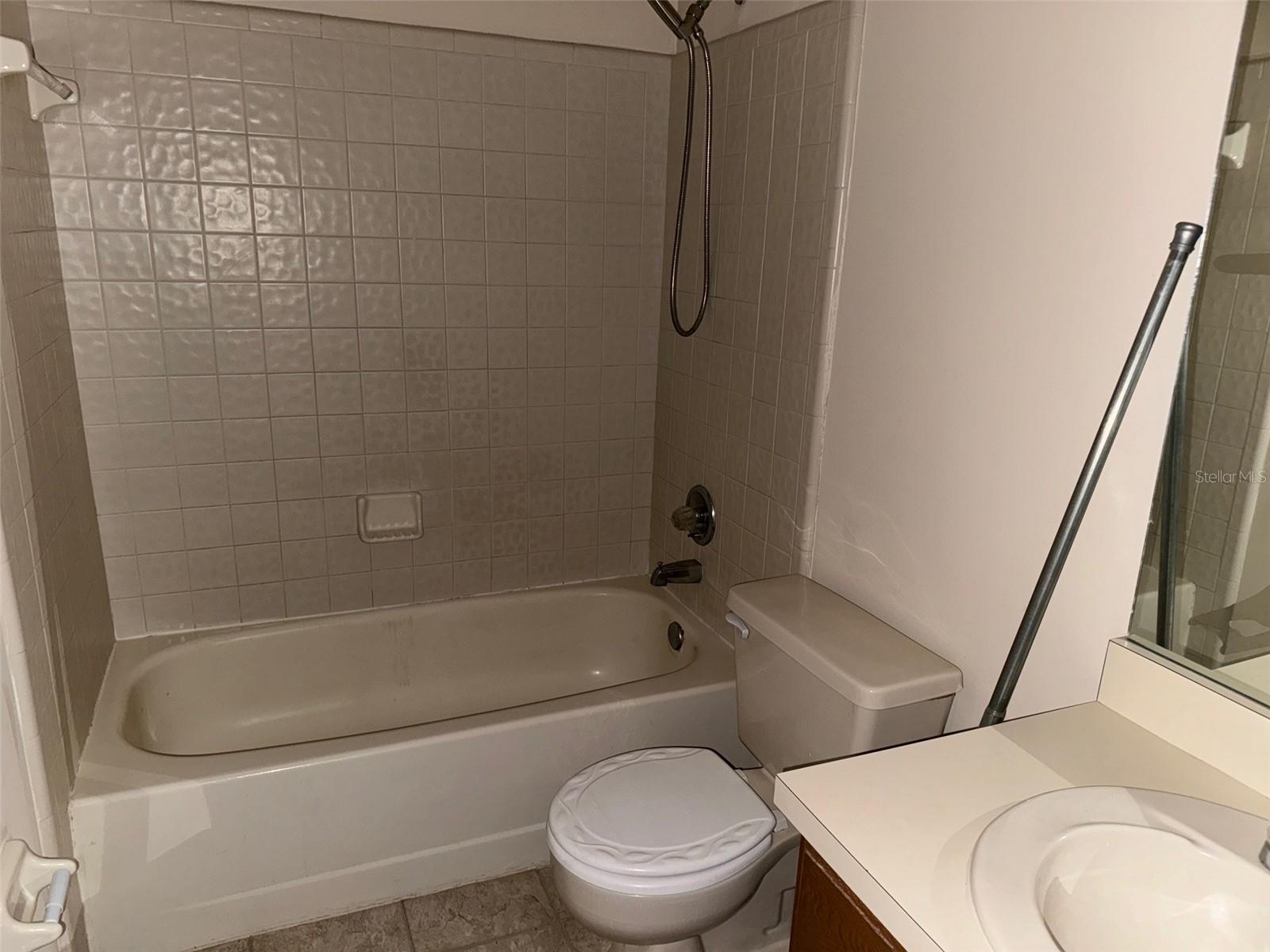 ROCKWOOD VILLAS UNIT II - Residential Lease