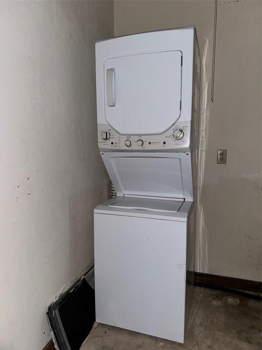 ROCKWOOD VILLAS UNIT II - Residential Lease