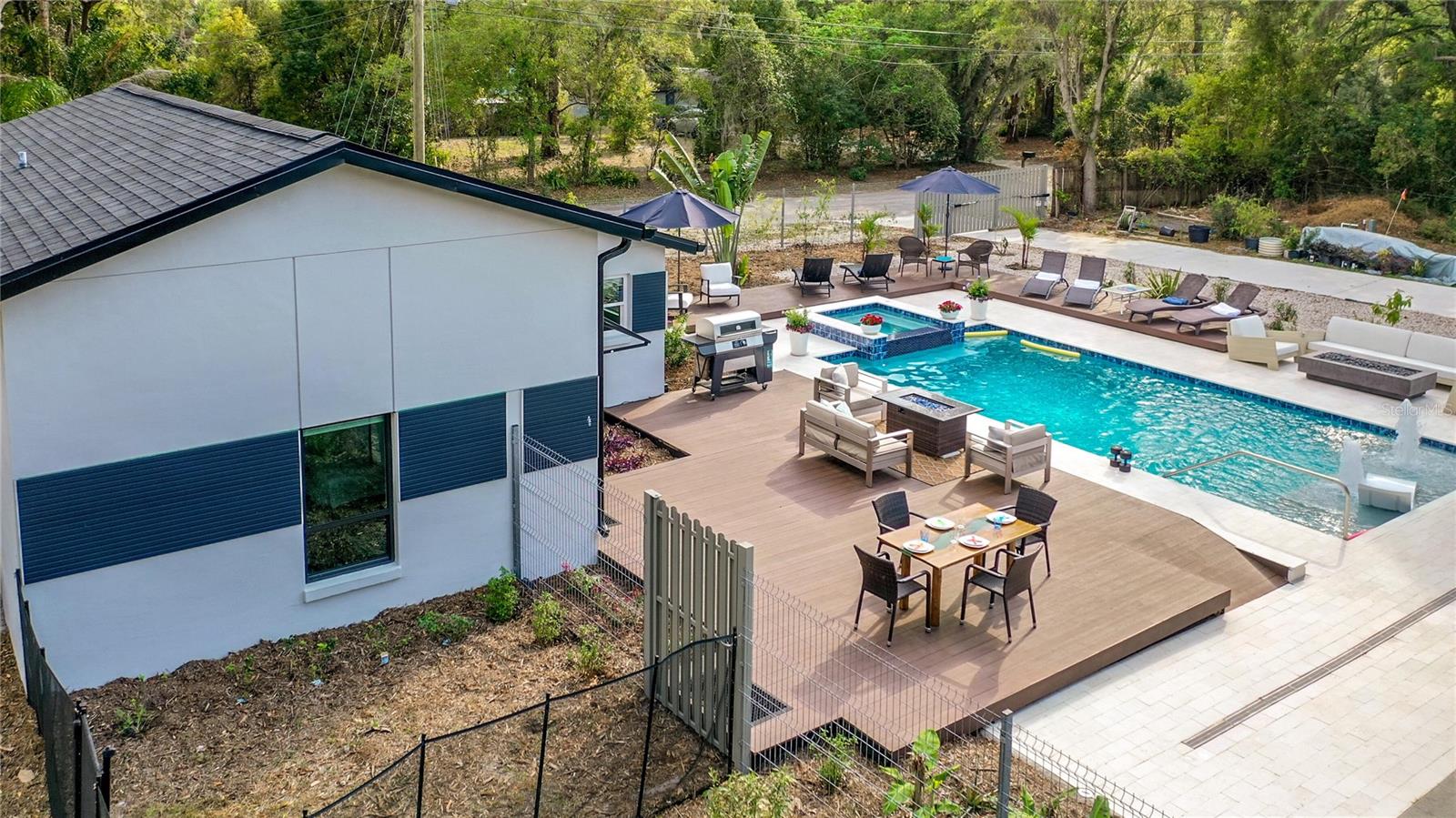 SPANISH TRAILS - Residential Lease