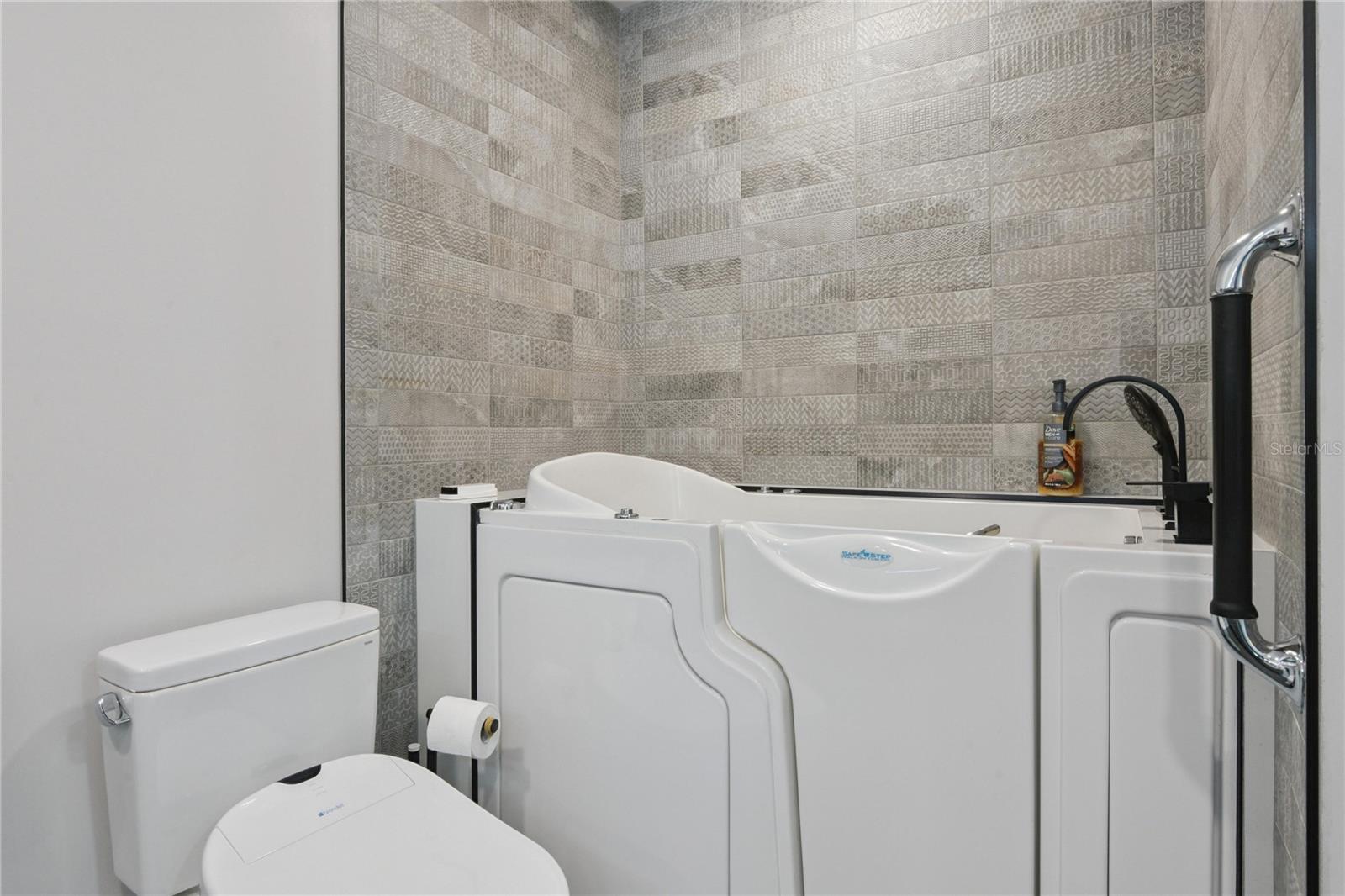 SPANISH TRAILS - Residential Lease