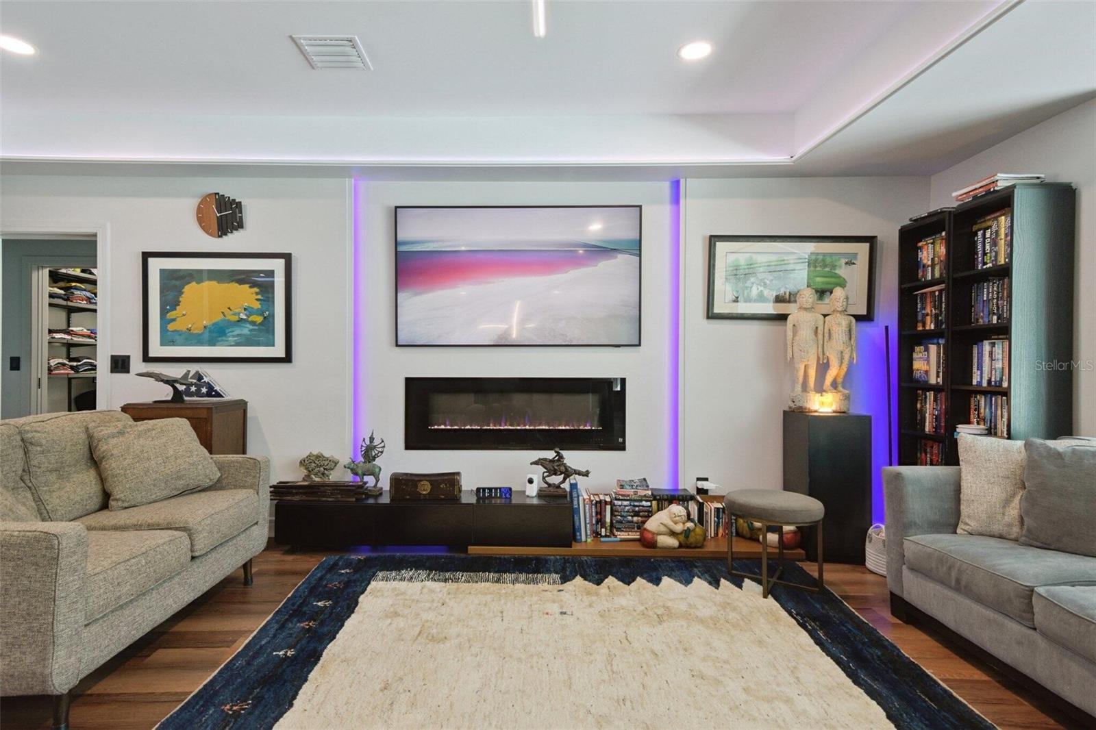 SPANISH TRAILS - Residential Lease