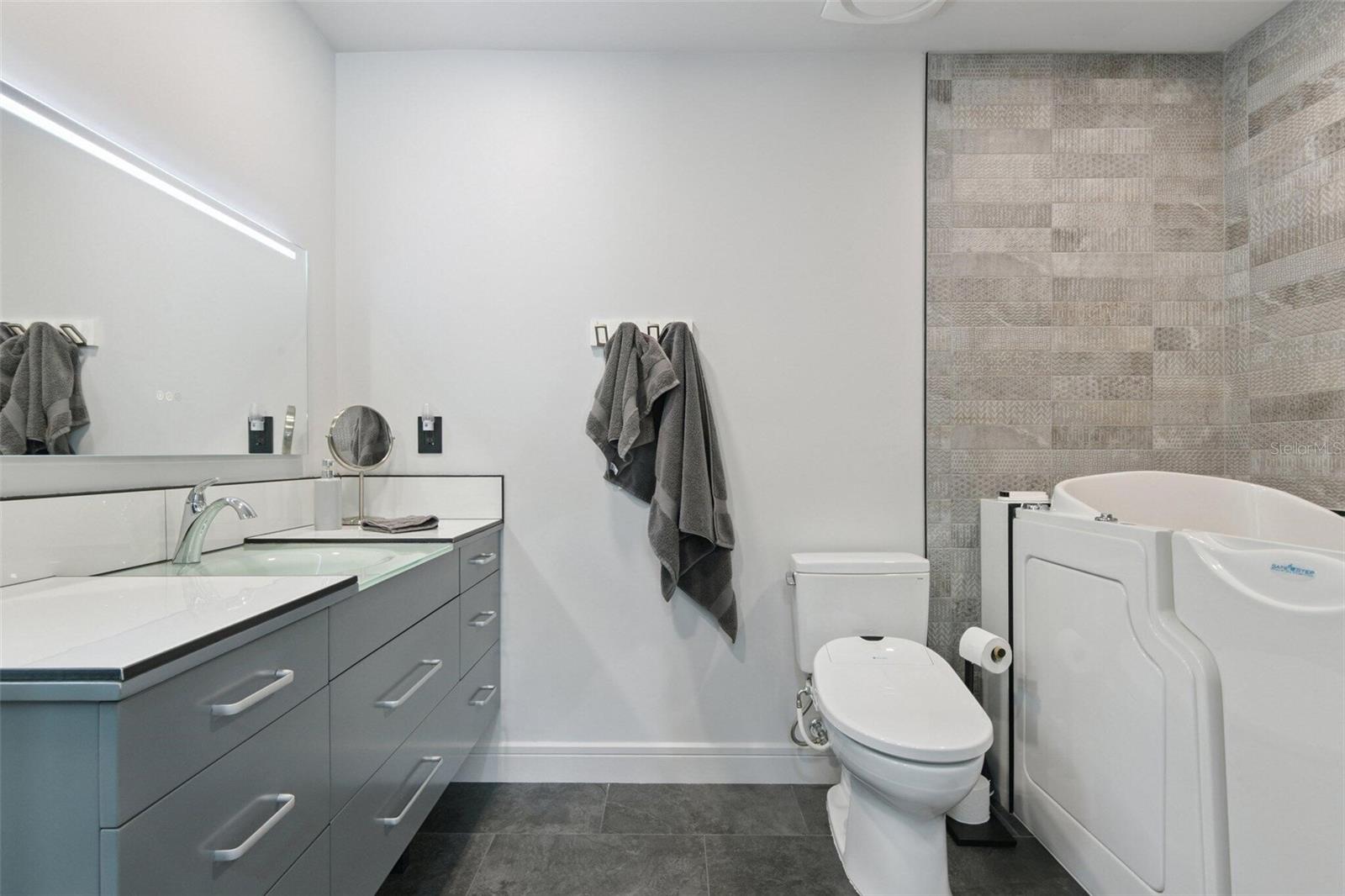 SPANISH TRAILS - Residential Lease