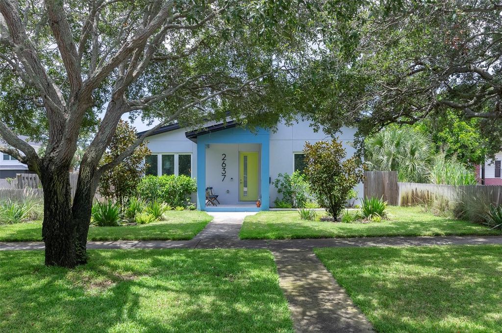 Photo of 2637 Bayside Drive S, St Petersburg, FL 33701 (MLS # TB8409910)