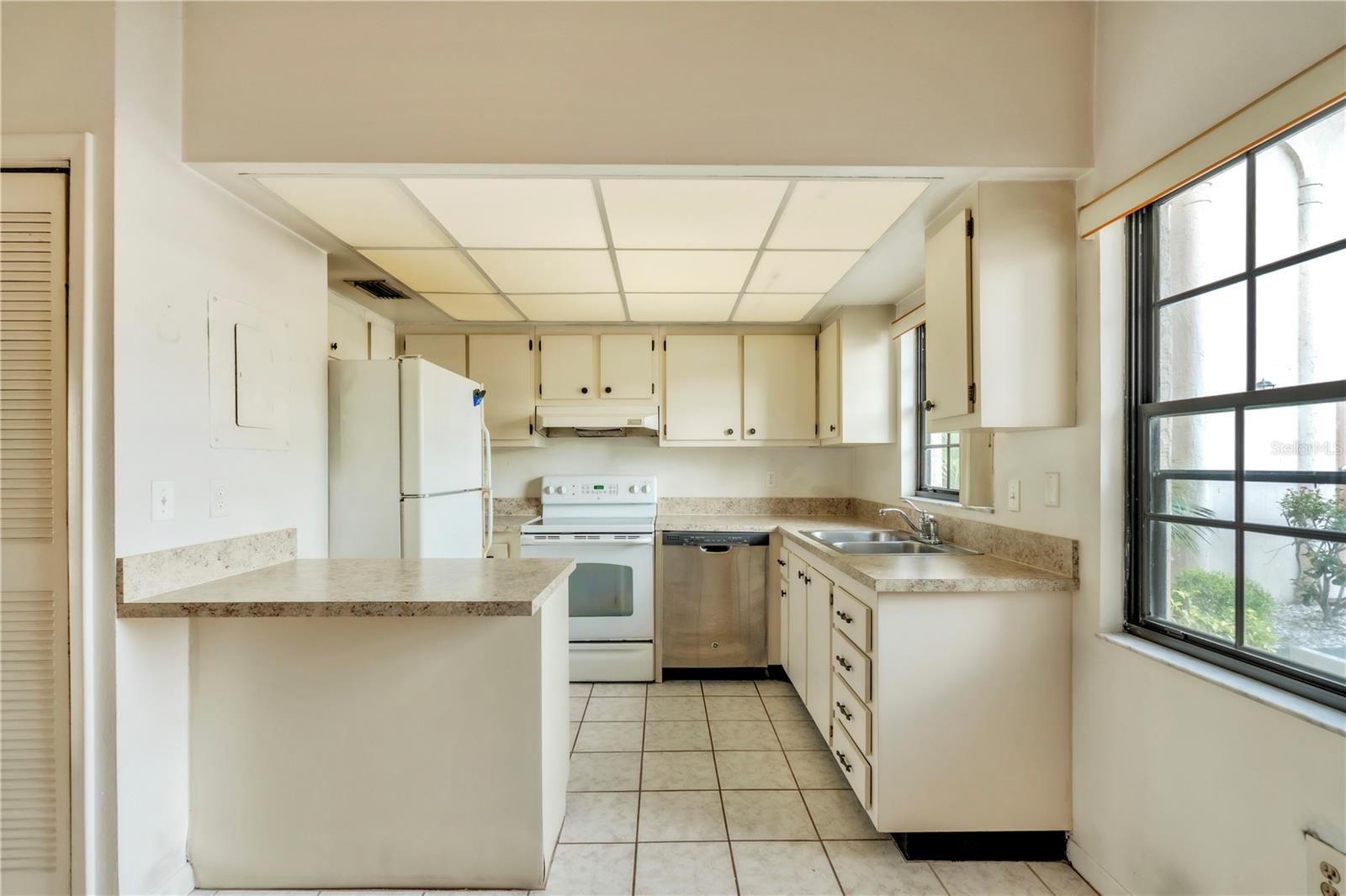 2727 75TH STREET W 1AF