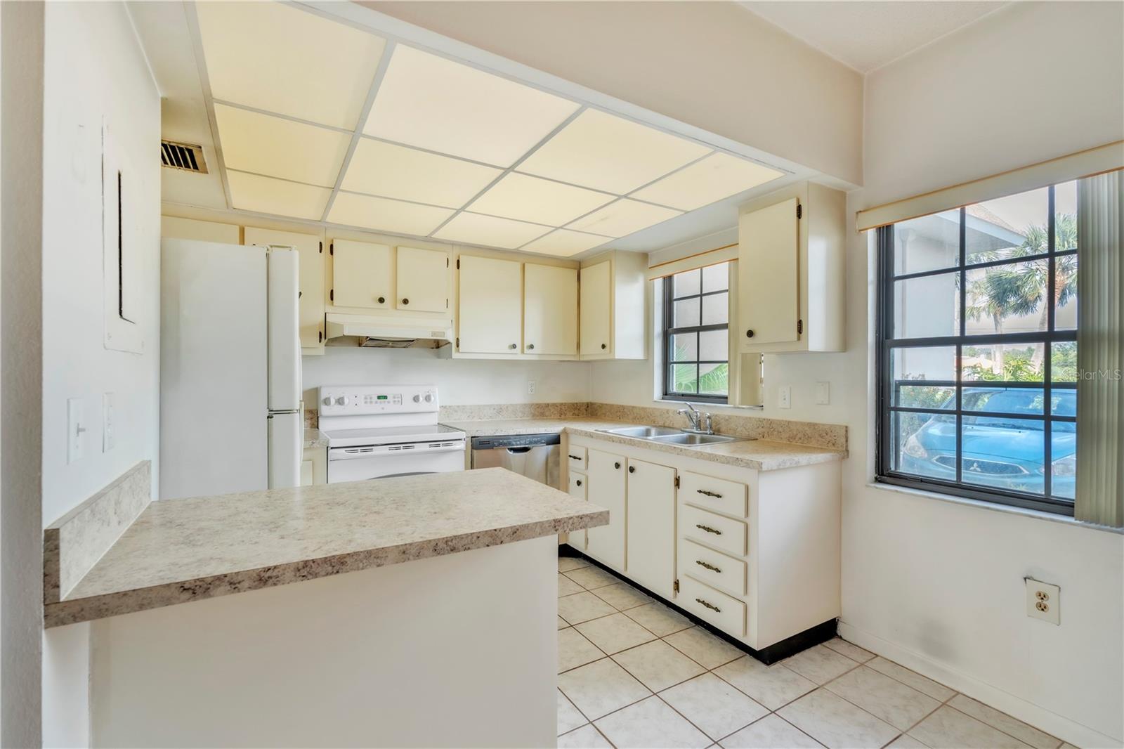 2727 75TH STREET W 1AF