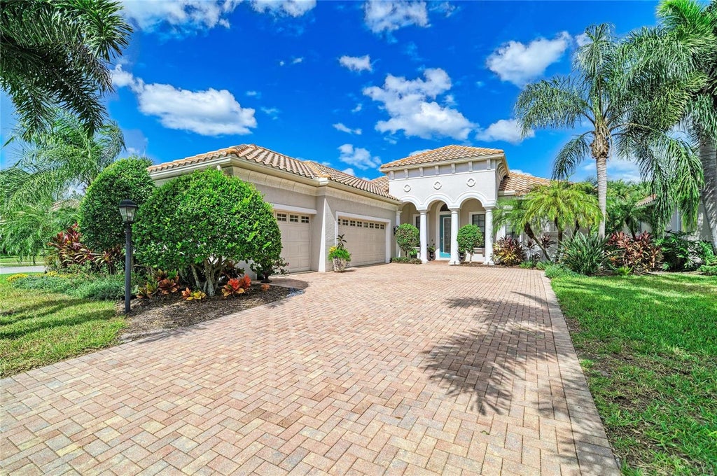 Photo of 12705 Stone Ridge Place, Lakewood Ranch, FL 34202 (MLS # A4711101)