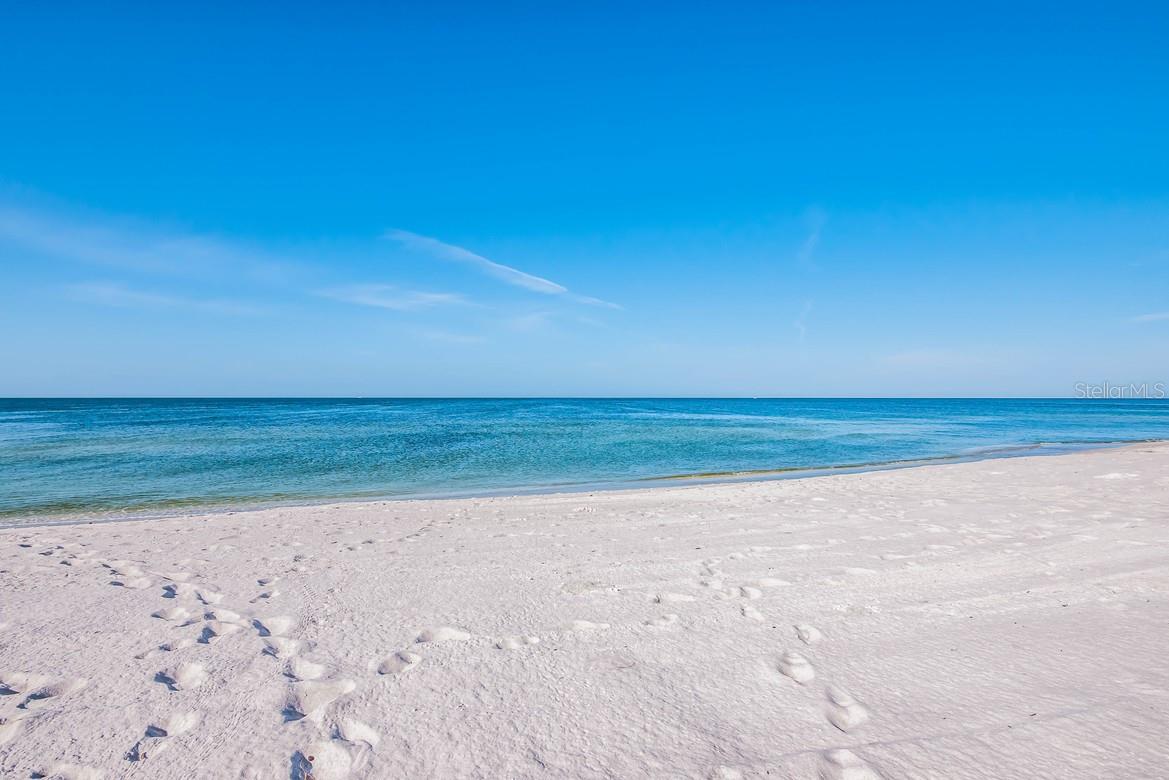 PELICAN HARBOUR & BEACH CLUB - Residential