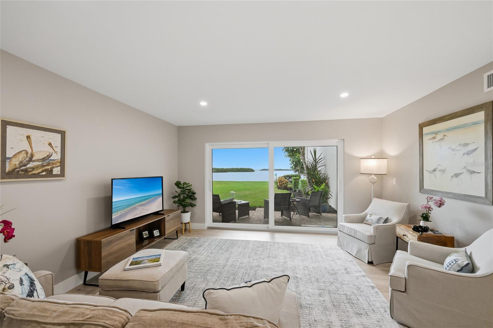 PELICAN HARBOUR & BEACH CLUB - Residential