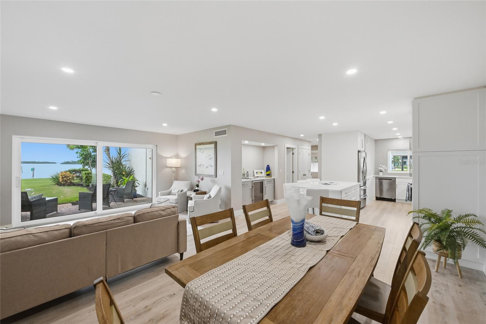 PELICAN HARBOUR & BEACH CLUB - Residential