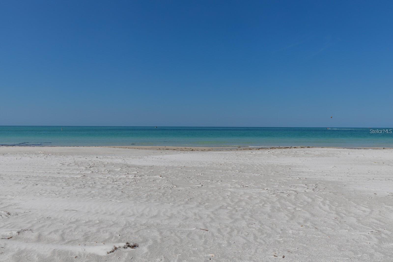 PELICAN HARBOUR & BEACH CLUB - Residential