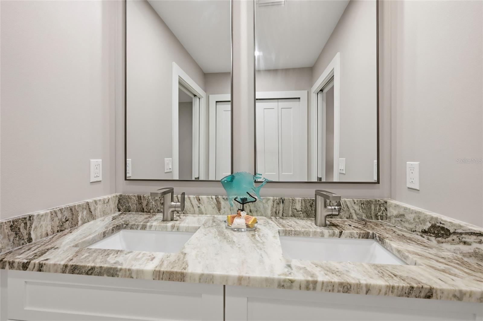 PELICAN HARBOUR & BEACH CLUB - Residential