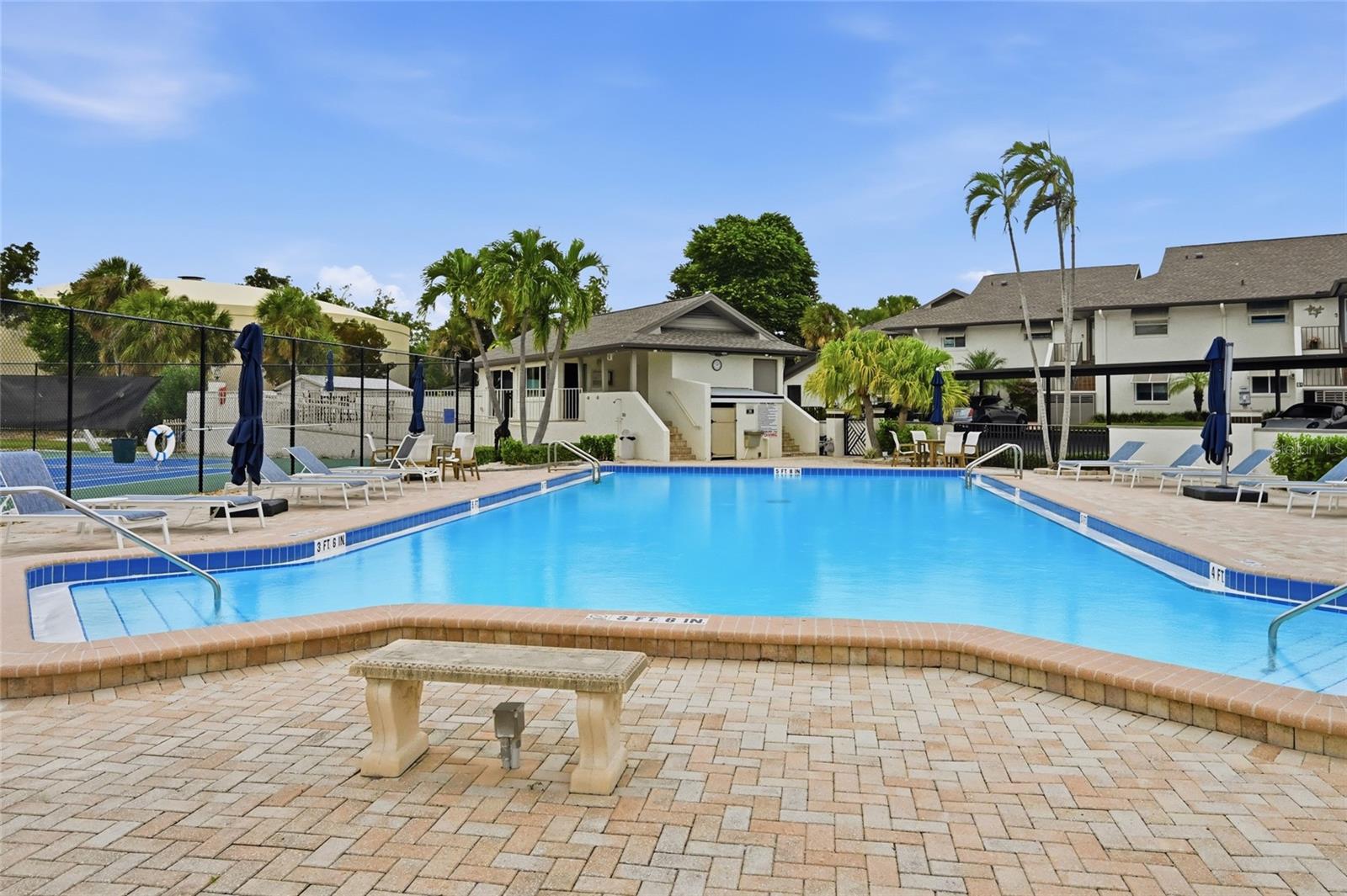 PELICAN HARBOUR & BEACH CLUB - Residential