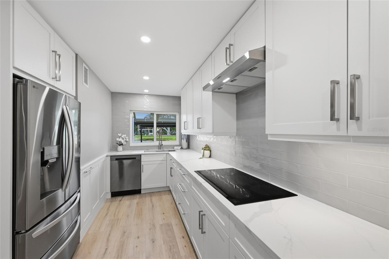 PELICAN HARBOUR & BEACH CLUB - Residential