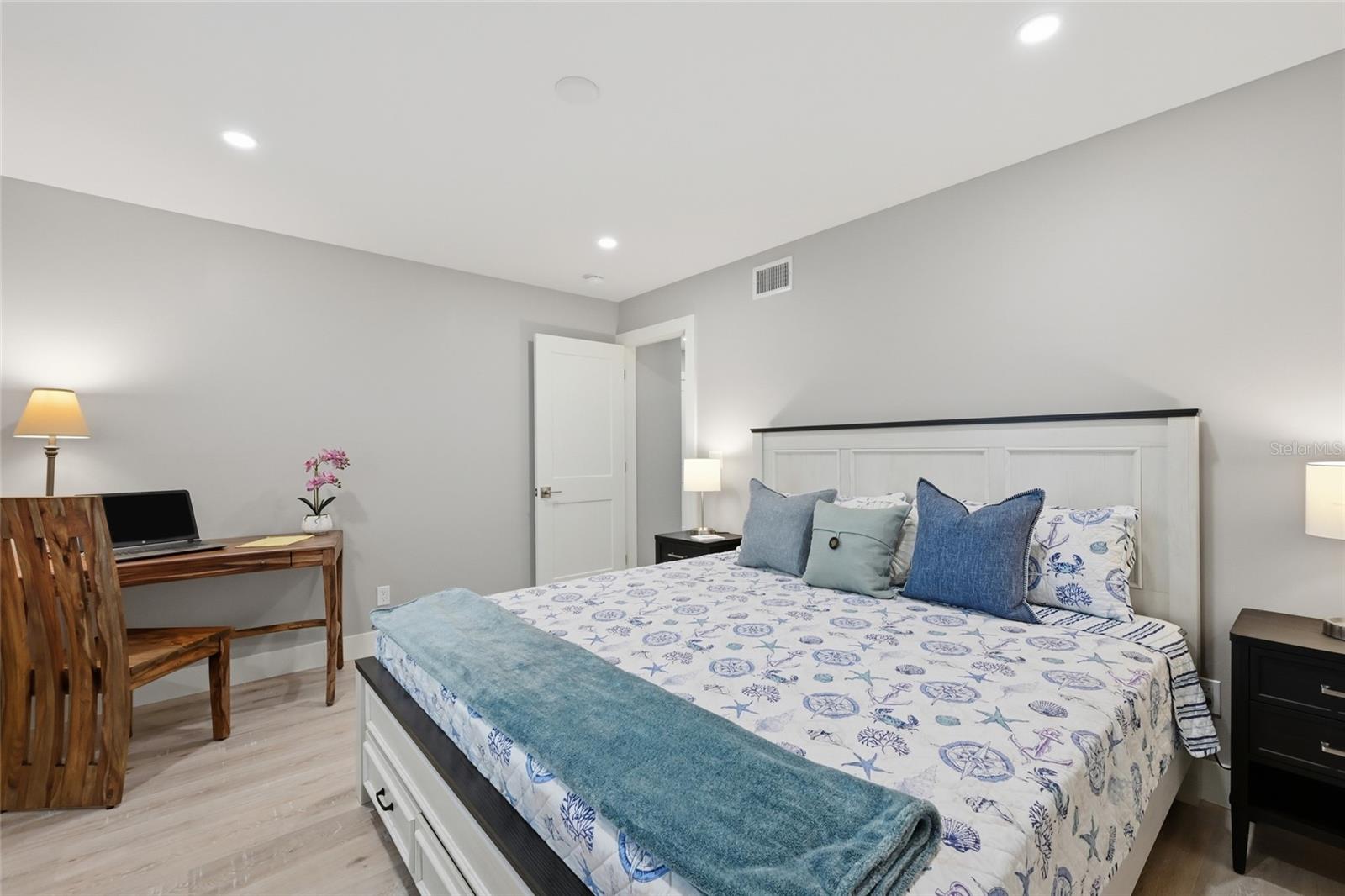 PELICAN HARBOUR & BEACH CLUB - Residential