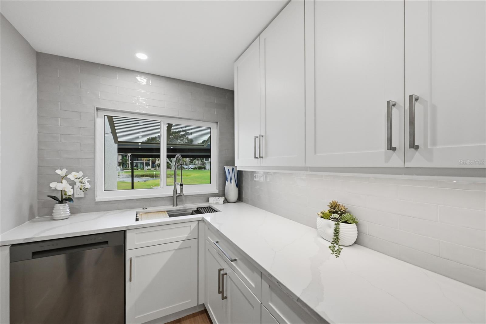 PELICAN HARBOUR & BEACH CLUB - Residential