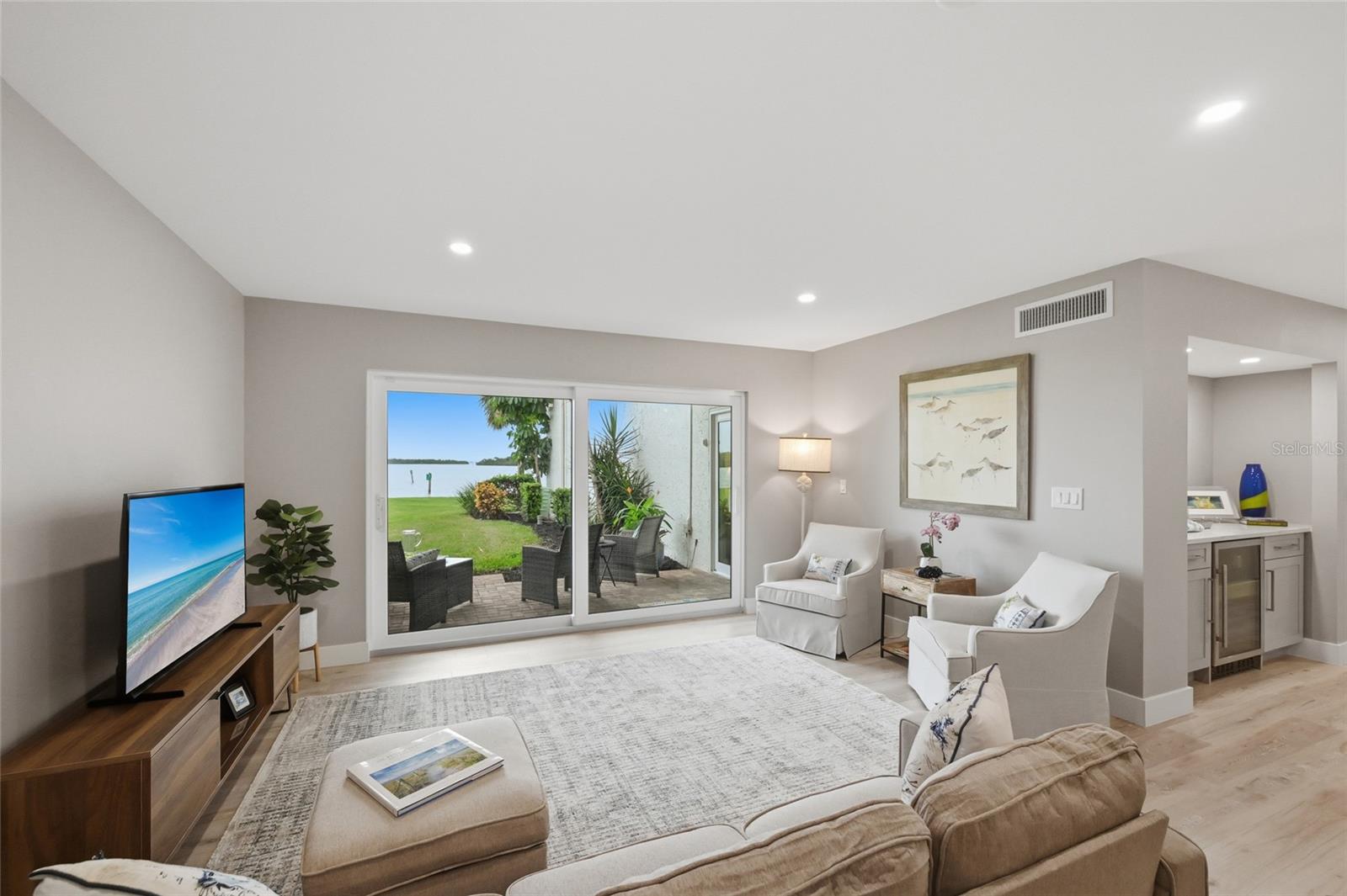 PELICAN HARBOUR & BEACH CLUB - Residential