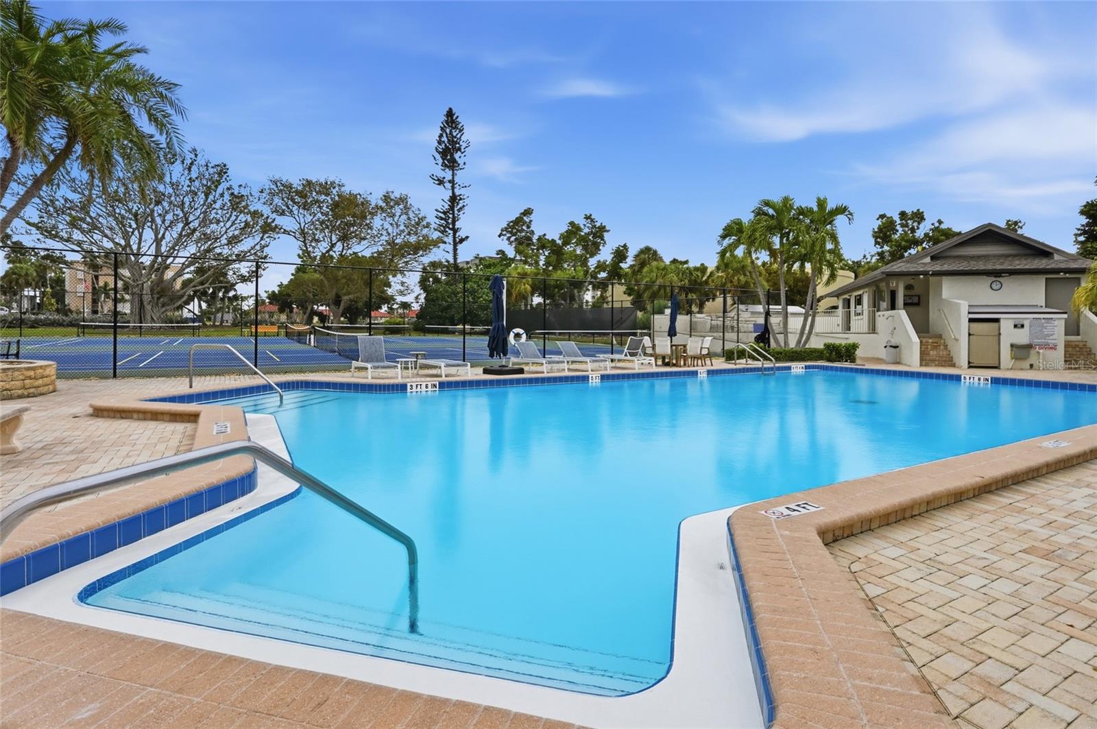 PELICAN HARBOUR & BEACH CLUB - Residential