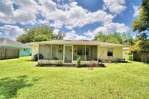 A home in WINTER HAVEN