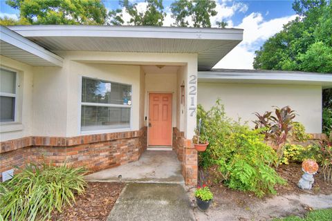 A home in WINTER HAVEN