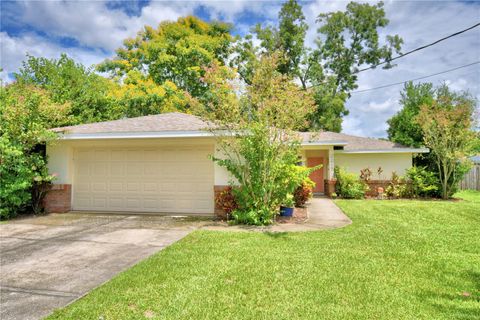 A home in WINTER HAVEN