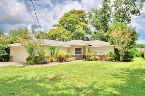 A home in WINTER HAVEN