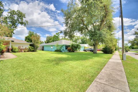 A home in WINTER HAVEN