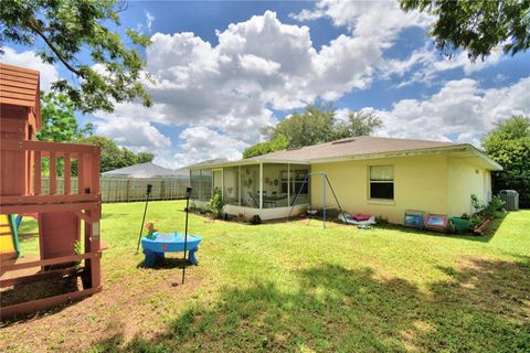 A home in WINTER HAVEN