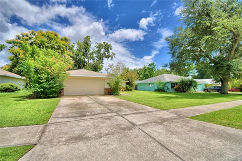 A home in WINTER HAVEN