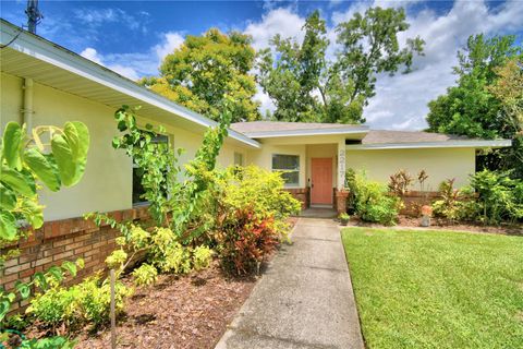 A home in WINTER HAVEN