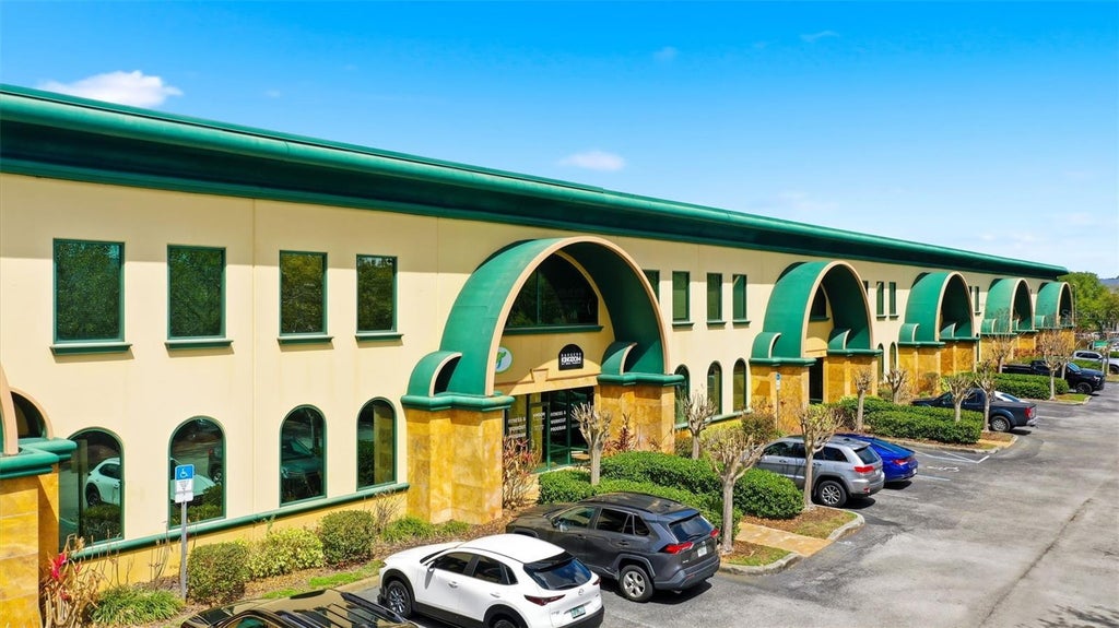 Photo of 6881 Kingspointe Parkway #6, Orlando, FL 32819 (MLS # O6450944)