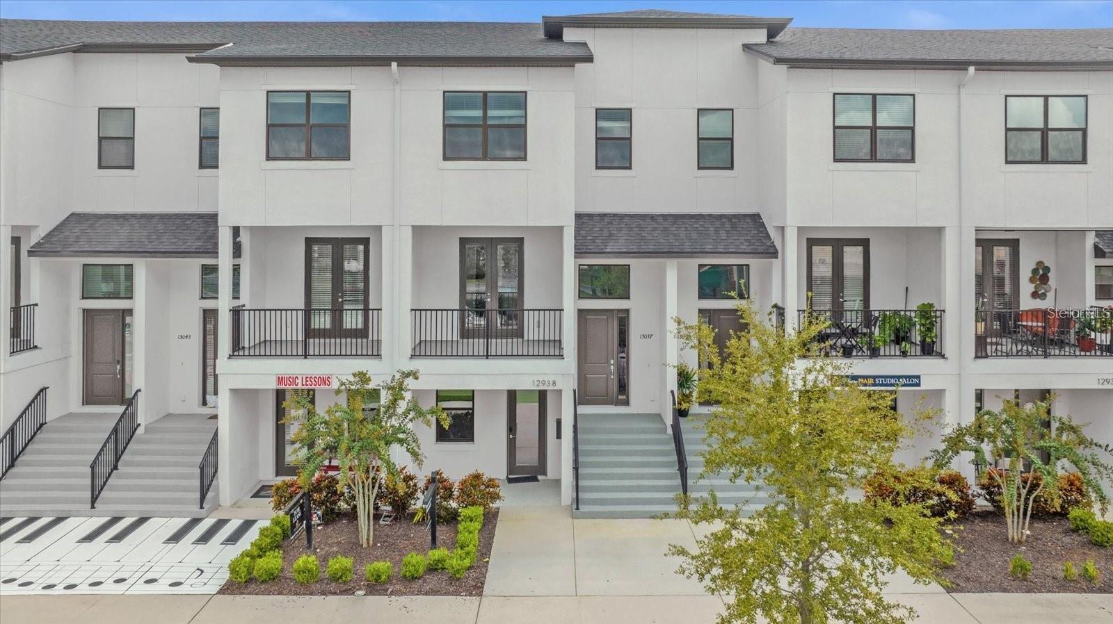 LIVE/WORK UNS/UPTOWN AVALON - Residential Lease