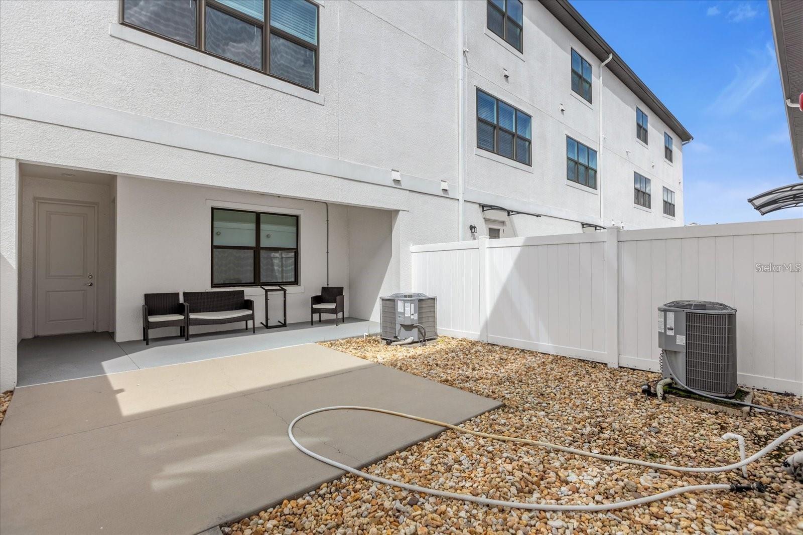 LIVE/WORK UNS/UPTOWN AVALON - Residential Lease