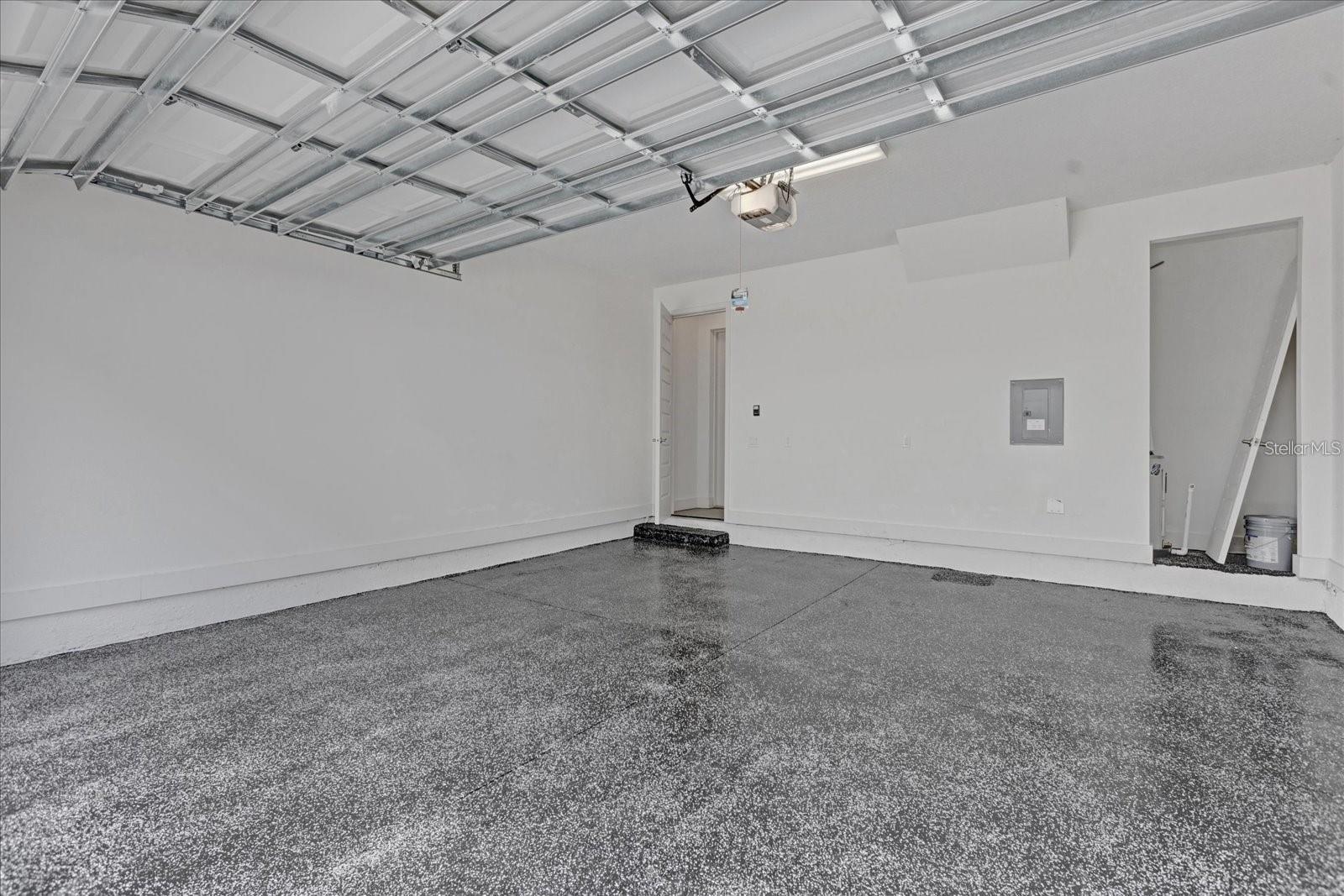 LIVE/WORK UNS/UPTOWN AVALON - Residential Lease