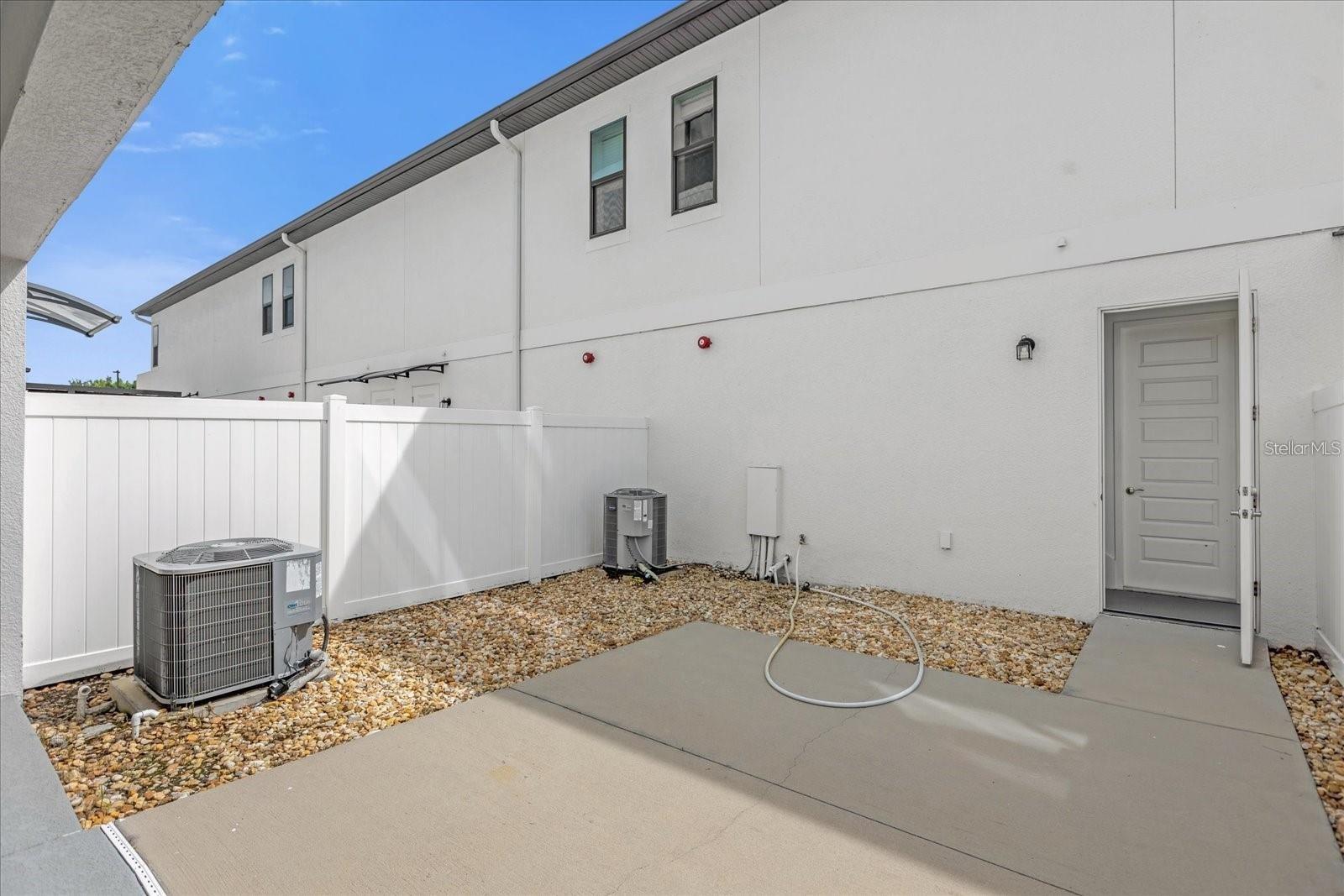 LIVE/WORK UNS/UPTOWN AVALON - Residential Lease