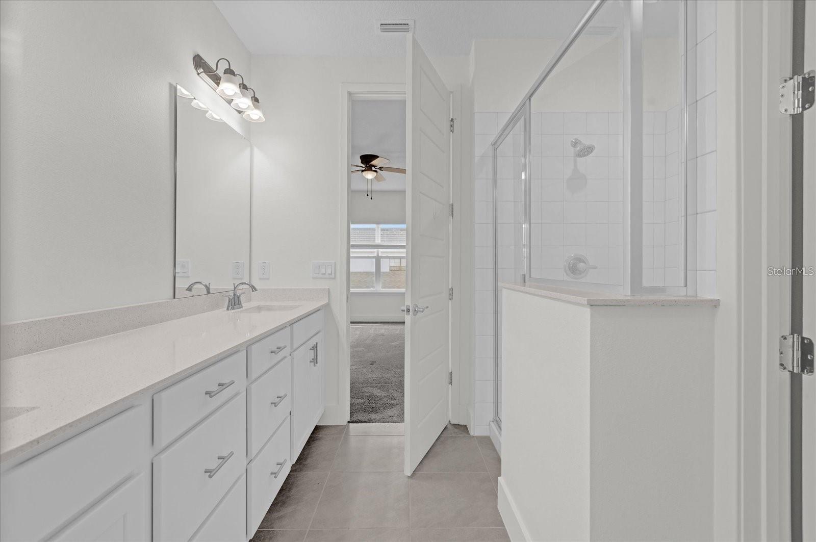 LIVE/WORK UNS/UPTOWN AVALON - Residential Lease