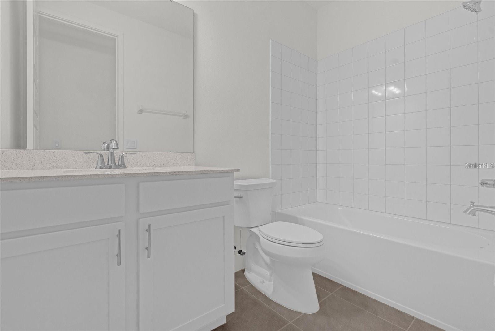 LIVE/WORK UNS/UPTOWN AVALON - Residential Lease