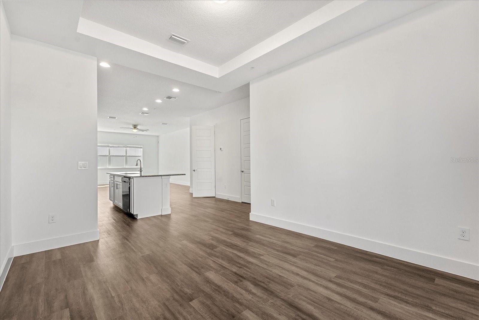 LIVE/WORK UNS/UPTOWN AVALON - Residential Lease