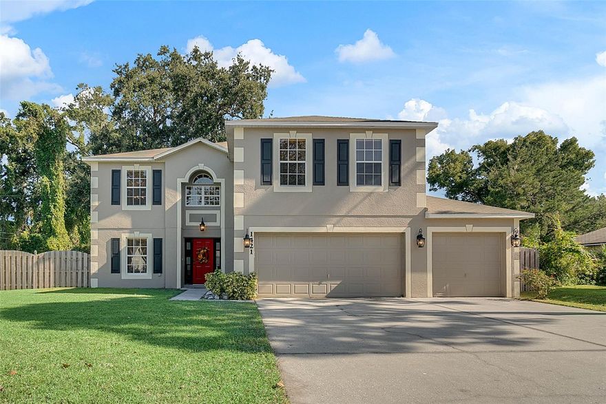 Beautiful Home located in the Heart of Edgewater. As you walk through the large Front Door Entry, You will see the LIBRARY to your left with Built in Beautiful Wood Bookshelf with matching ladder. Crown Molding Throughout Home.To your right is the separate Family Room which great for watching TV. Would make a great Movie Theater with a 1/2 bath adjacent. In the back of the home, you will find the OVERSIZED, UPDATED KITCHEN that boasts STAINLESS STEEL APPLIANCES; A SEPARATE REFRIGERATOR & SEPARATE FREEZER; ISLAND, with Vegetable SINK and ADDITIONAL SINK for Dishes; Eat in Kitchen. Right off the Kitchen, the Seller is currently using thIS room as a Main DINING Room. CHECK OUT THE LIGHTING THROUGOUT THE HOME! There is a lovely SCREENED IN PORTCH right off the dining room for after meal entertainment. Upstairs, you will find a LOFT currently being used for additional TV/GAMING SPACE. The OWNER'S SUITE is OVERSIZED with plenty of closet space heading to the large Owner's Bath. OWNER'S BATH includes aSEPARATE TUB and SHOWER along with DUAL SINKS.
Additional Secondary Bedrooms are quite large and perfect for the family with a Hall bath in the center with Tub/Shower Combination.
New Interior & Exterior Paint, New Ceiling Fans, Ship Lap, New Pergo Flooring, New Wooden Fence, & New Window Treatments. Close to the Indian River, Shopping and Major Highways.