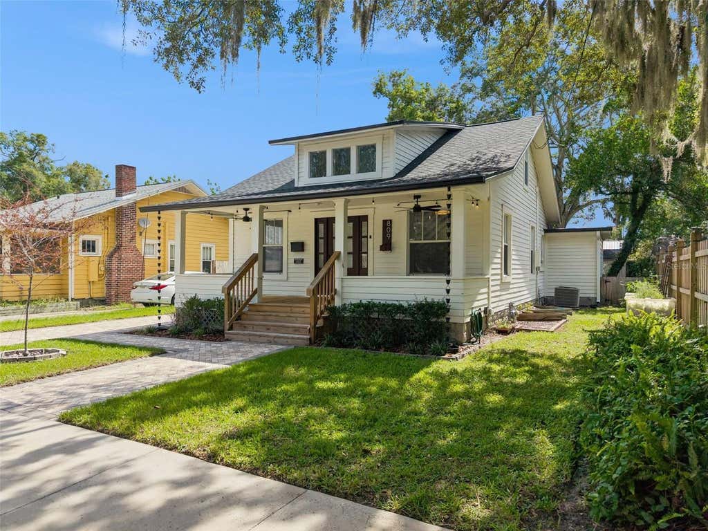 Photo of 809 N Hyer Avenue, Orlando, FL 32803 (MLS # O6432944)