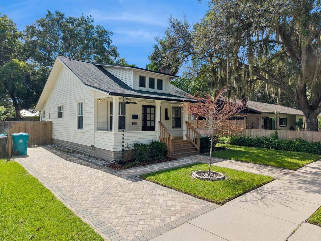 Photo of 809 N Hyer Avenue, Orlando, FL 32803 (MLS # O6432944)