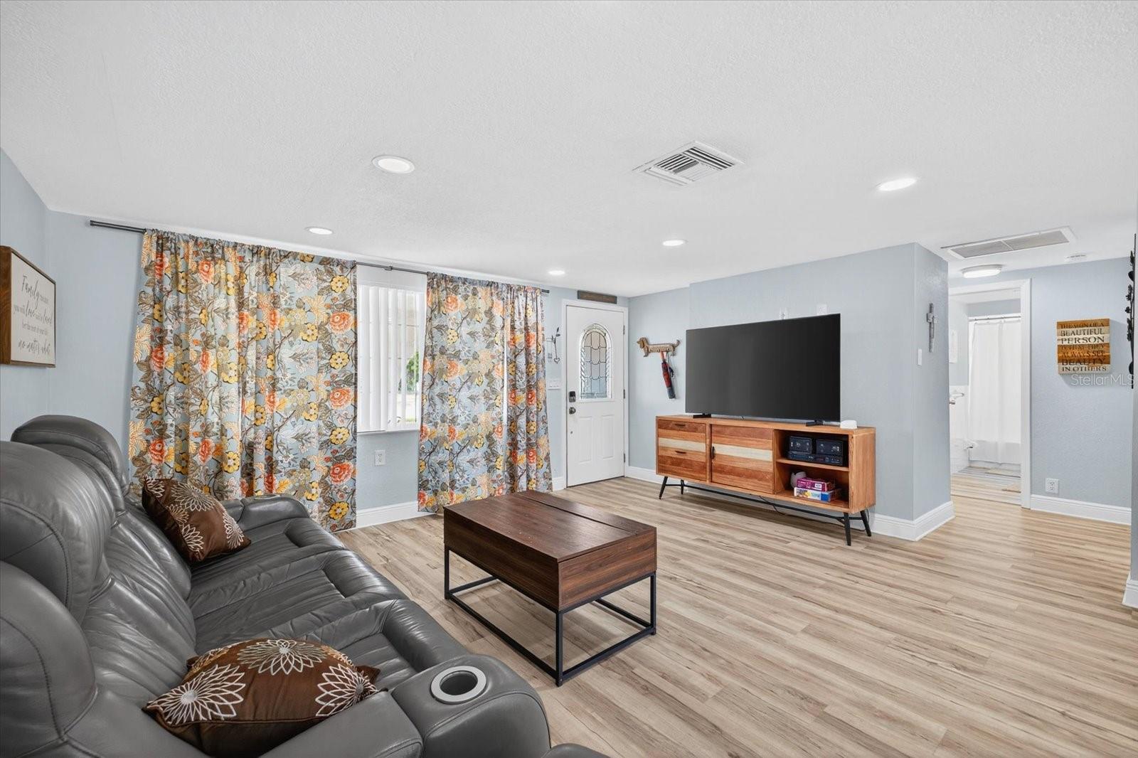 FOREST HILLS - Residential Lease