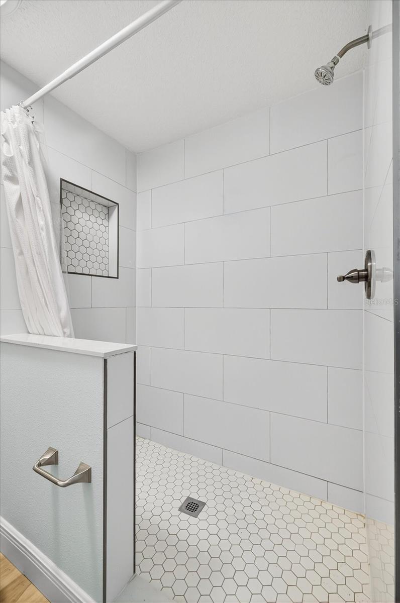 FOREST HILLS - Residential Lease