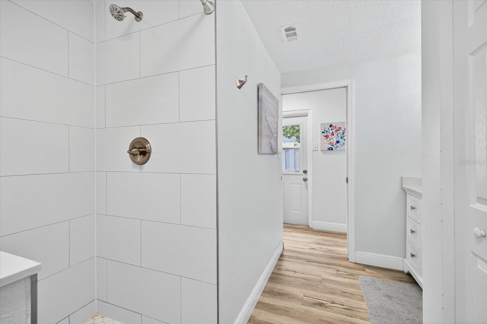 FOREST HILLS - Residential Lease