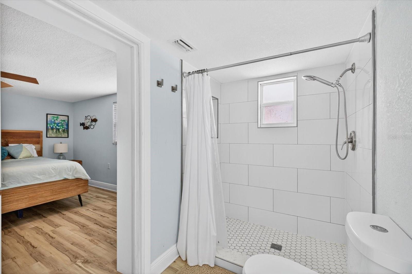 FOREST HILLS - Residential Lease